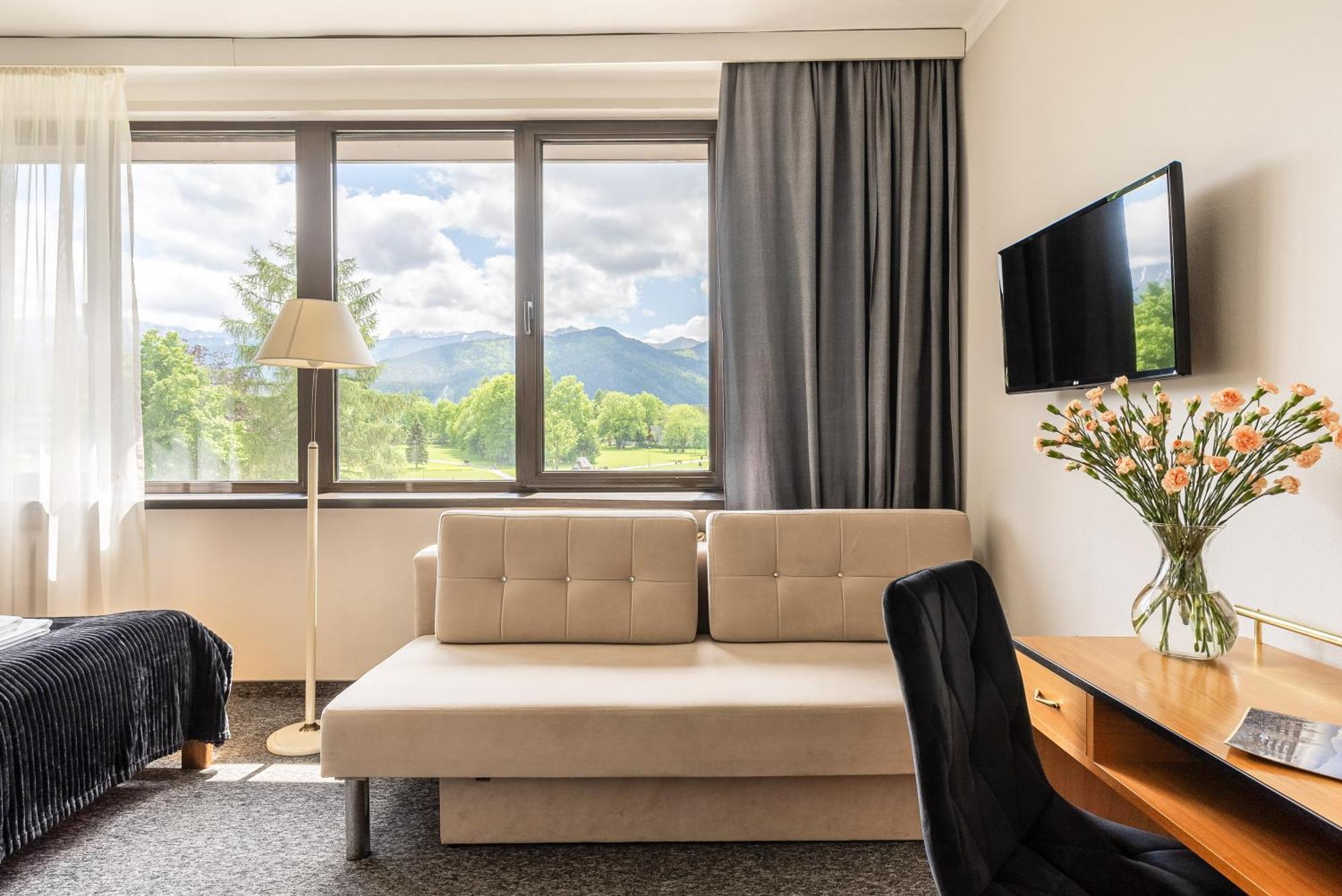 Helios 300m Od Krupowek Nowy Basen Od 12 Lipca 2* Zakopane