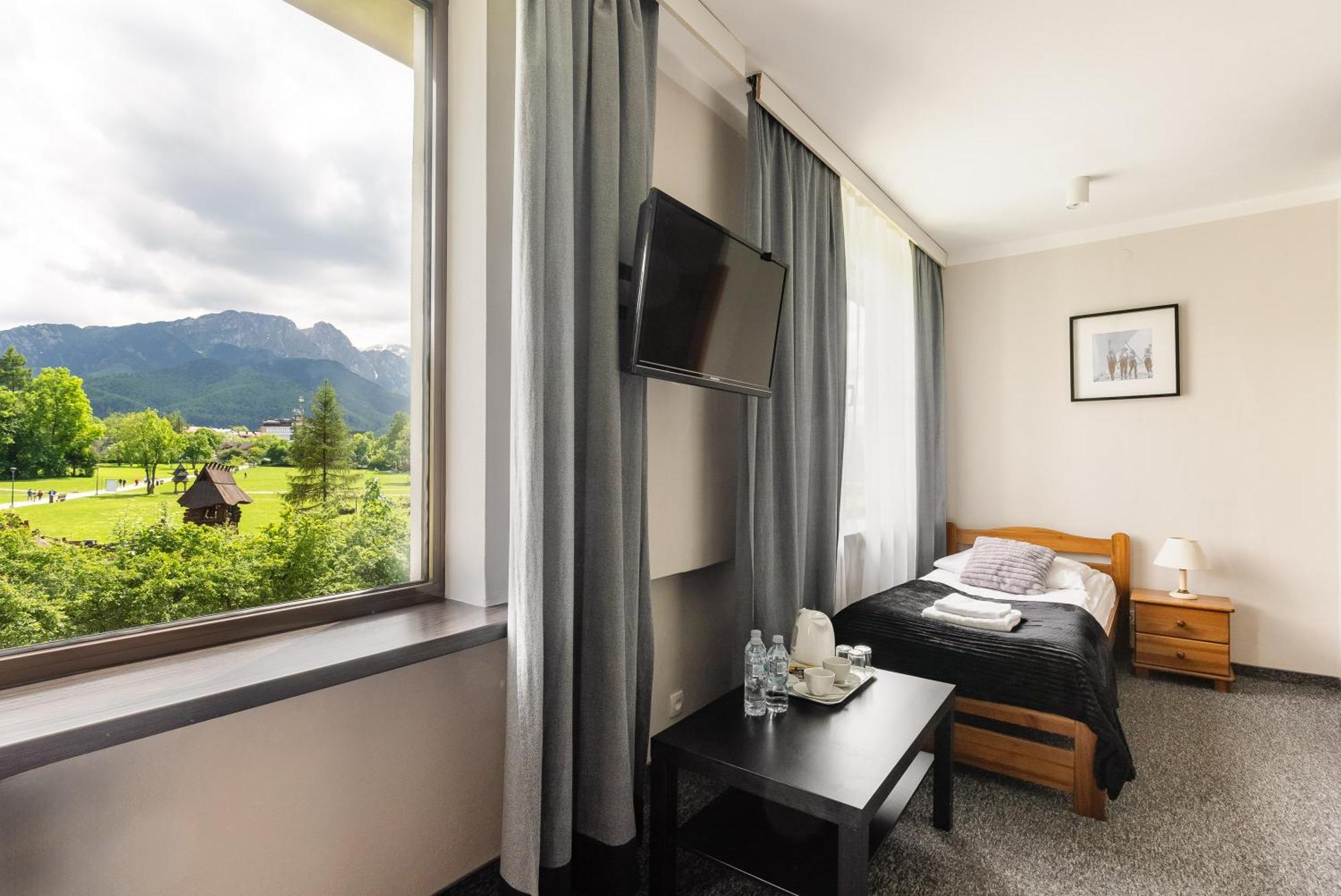 Helios 300m Od Krupowek Nowy Basen Od 12 Lipca 2* Zakopane